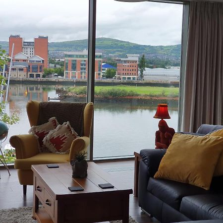 Luxury Apartment Marina Views At Titanic Quarter 벨파스트 외부 사진