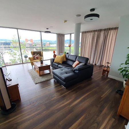 Luxury Apartment Marina Views At Titanic Quarter 벨파스트 외부 사진