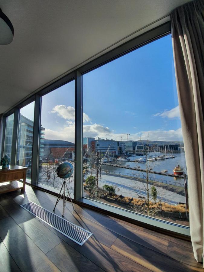 Luxury Apartment Marina Views At Titanic Quarter 벨파스트 외부 사진