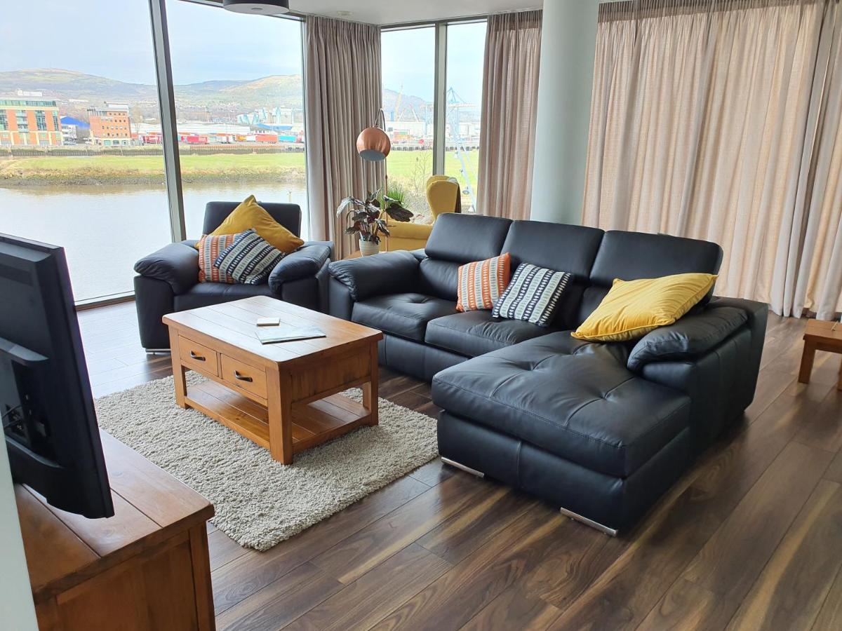 Luxury Apartment Marina Views At Titanic Quarter 벨파스트 외부 사진