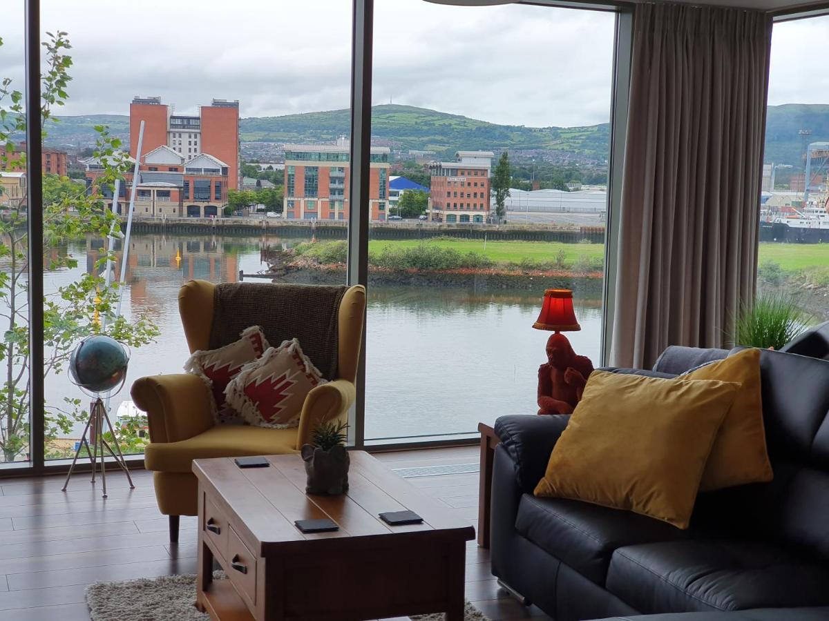 Luxury Apartment Marina Views At Titanic Quarter 벨파스트 외부 사진