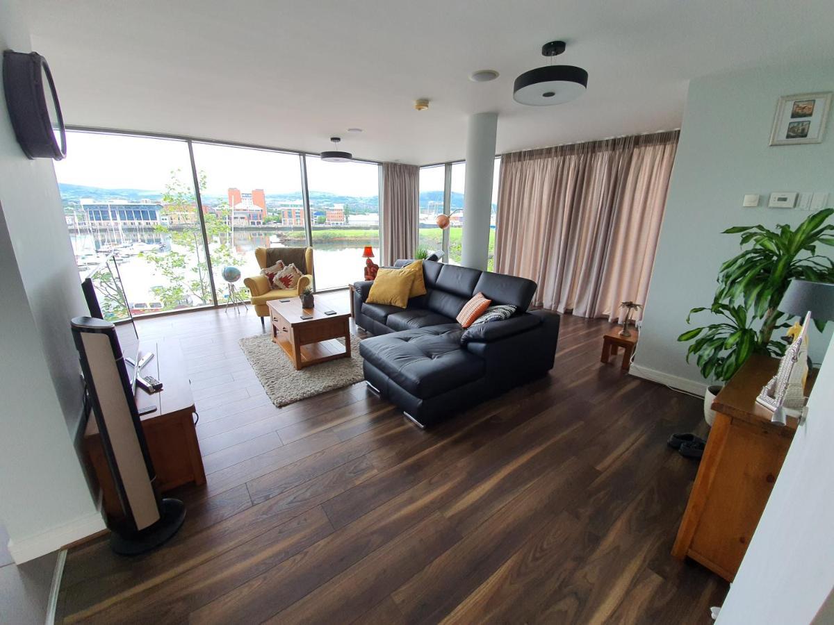 Luxury Apartment Marina Views At Titanic Quarter 벨파스트 외부 사진